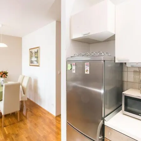 Penetra - Two Bedroom With Balcony And Sea View Apartment